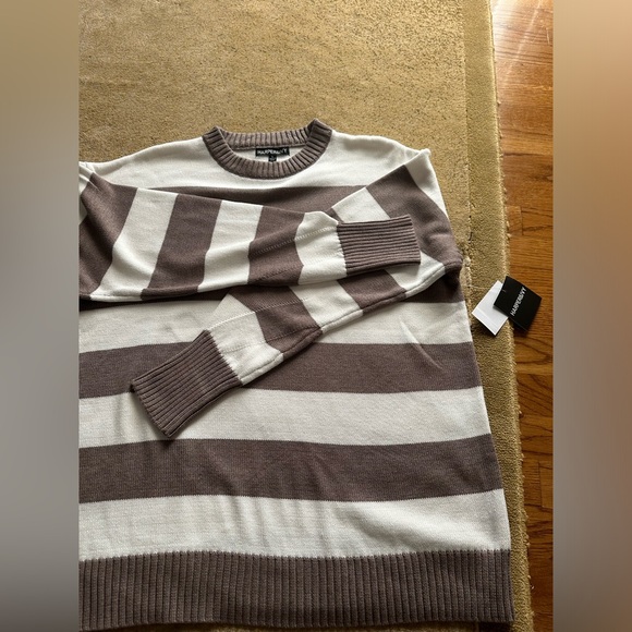 New with tags Women’s (large) sweater - Picture 6 of 8